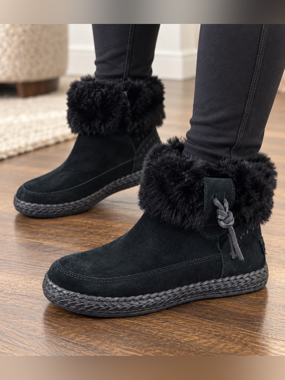UGG Elowen Shearling Ankle Booties Black Suede Fur Lined Women’s Size 6